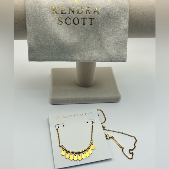 Kendra Scott Sydney Short Pendant Necklace Gold Plated 19" & Pouch - Picture 8 of 8